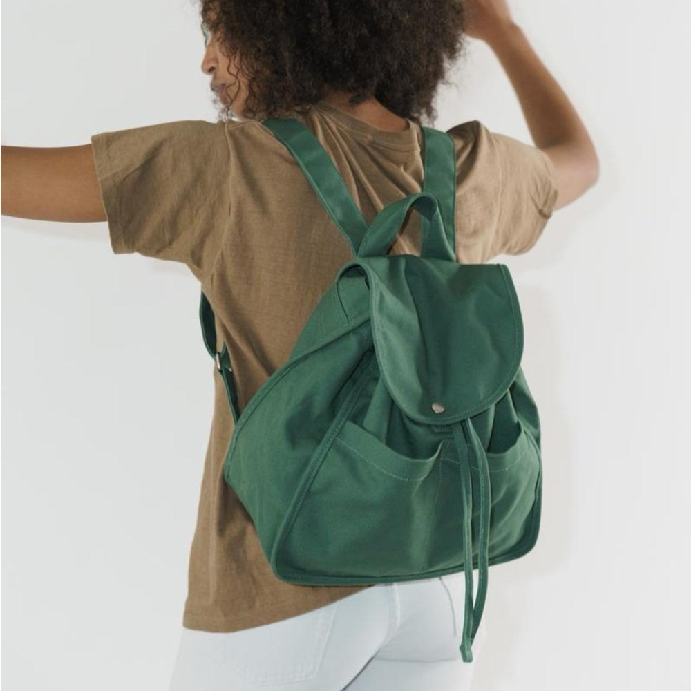 baggu drawstring canvas backpack bag in eucalyptus - Picture 7 of 9